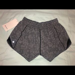 NWT Lululemon Seawheeze 2020 Hotty Hot Short 4”